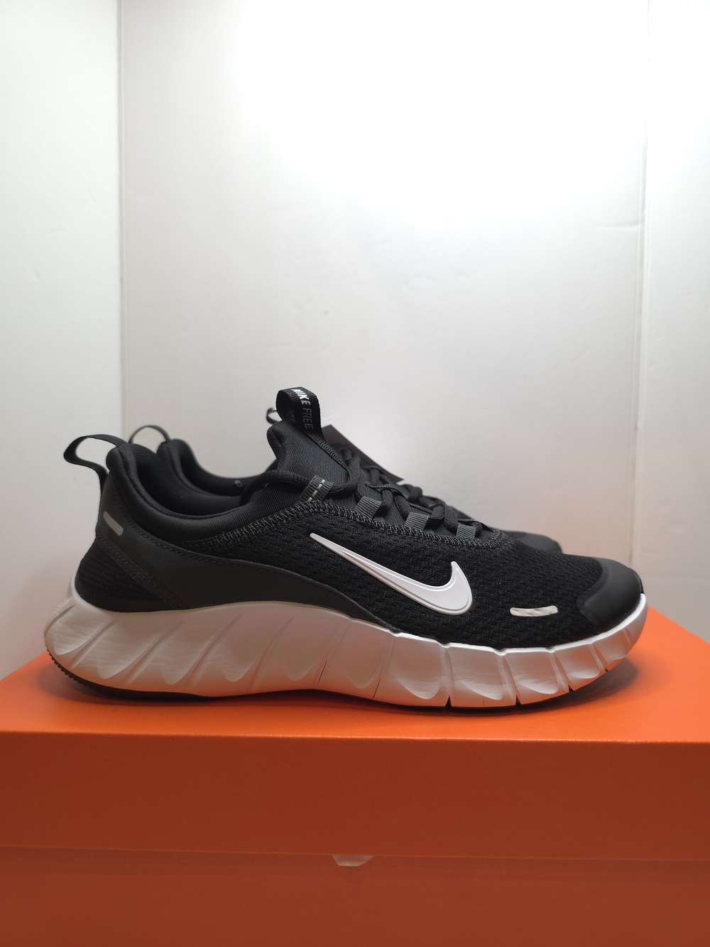 Nike Free Ride Black/White Mesh Low Top Lace-Up Sneakers 6Y/7.5W